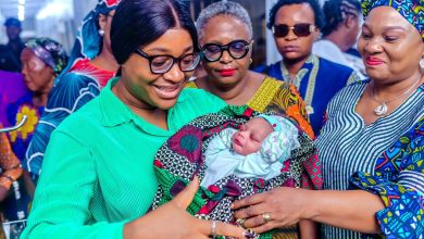 First Lady-Designate visits New Year baby