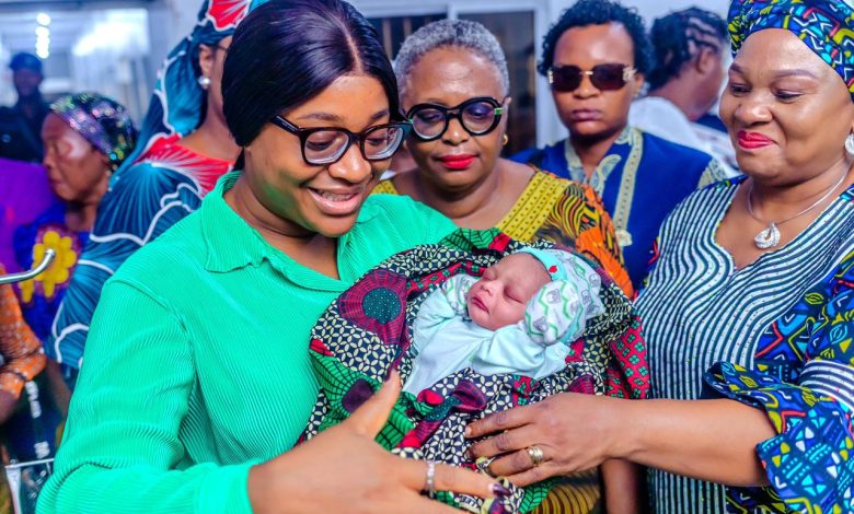 First Lady-Designate visits New Year baby