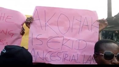 Ekid women protest