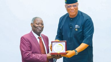 Umo Eno honours Kumuyi