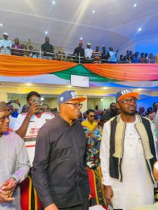 Looters as excellencies and honorables 